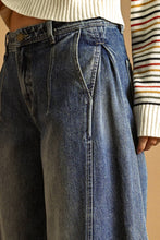 Load image into Gallery viewer, THE PENNY PLEATS ON THE SIDE WIDE LEG JEANS