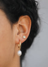Load image into Gallery viewer, Pearl Drop - Gold Earrings