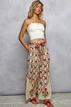 Load image into Gallery viewer, Floral Pattern Straight Fit Pants