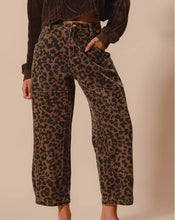 Load image into Gallery viewer, TWO TONED LEOPARD PRINT TWILL MID RISE WIDE PANTS
