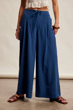 Load image into Gallery viewer, Pleated Waist Wide Leg Pants
