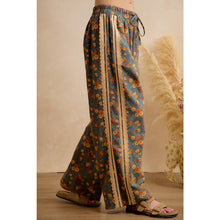 Load image into Gallery viewer, WASHED FLORAL DENIM SIDE LACE TRIM ELASTIC PANTS
