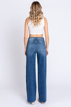 Load image into Gallery viewer, HIGH RISE COMFORT STRETCH WIDE LEG JEANS
