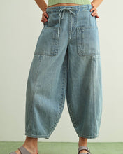 Load image into Gallery viewer, SOFT DENIM BARREL PANTS WITH SELF BELT

