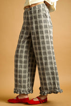 Load image into Gallery viewer, RUFFLE DETAIL WITH PLAID FABRIC PANTS
