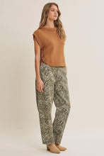 Load image into Gallery viewer, PAISLEY BARREL PANTS
