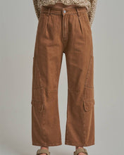 Load image into Gallery viewer, MID RISE VINTAGE WASHED CARGO PANTS
