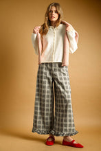 Load image into Gallery viewer, RUFFLE DETAIL WITH PLAID FABRIC PANTS
