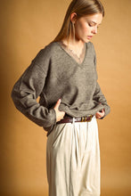 Load image into Gallery viewer, LONG SLEEVE LACE CONTRASTED KNIT TOP

