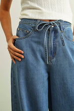 Load image into Gallery viewer, WIDE LEG DENIM PANTS WITH SELF BELT

