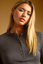 Load image into Gallery viewer, THE HALF SNAP BUTTON WAFFLE FABRIC LONG SLEEVE TOP

