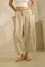 Load image into Gallery viewer, Textured Cropped Pants
