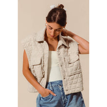 Load image into Gallery viewer, TRIANGLE QUILTING VEST
