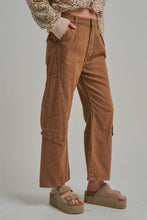 Load image into Gallery viewer, MID RISE VINTAGE WASHED CARGO PANTS
