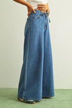 Load image into Gallery viewer, WIDE LEG DENIM PANTS WITH SELF BELT
