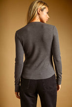 Load image into Gallery viewer, THE HALF SNAP BUTTON WAFFLE FABRIC LONG SLEEVE TOP
