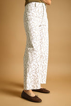 Load image into Gallery viewer, FLORAL PRINT STRETCHED PANTS
