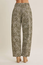 Load image into Gallery viewer, PAISLEY BARREL PANTS
