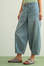Load image into Gallery viewer, SOFT DENIM BARREL PANTS WITH SELF BELT
