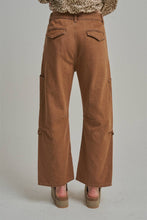 Load image into Gallery viewer, MID RISE VINTAGE WASHED CARGO PANTS
