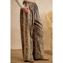 Load image into Gallery viewer, WASHED FLORAL DENIM SIDE LACE TRIM ELASTIC PANTS
