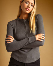 Load image into Gallery viewer, THE HALF SNAP BUTTON WAFFLE FABRIC LONG SLEEVE TOP
