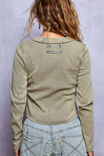Load image into Gallery viewer, Vintage-Inspired Ribbed Knit Top
